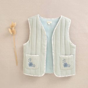 Chaleco Detalle Flor Bolsillos. Verde. Niña