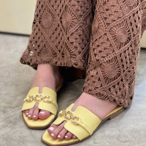 Sandalias planas de nueva colección | P1580