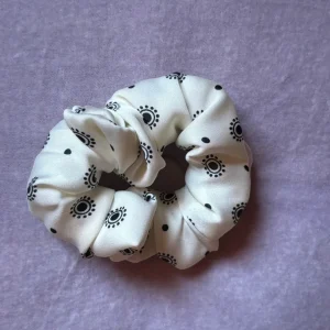 Coletero Flores Negras Handmade