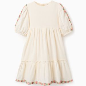 Vestido con mangas abullonadas y bordado. Niña, beige claro